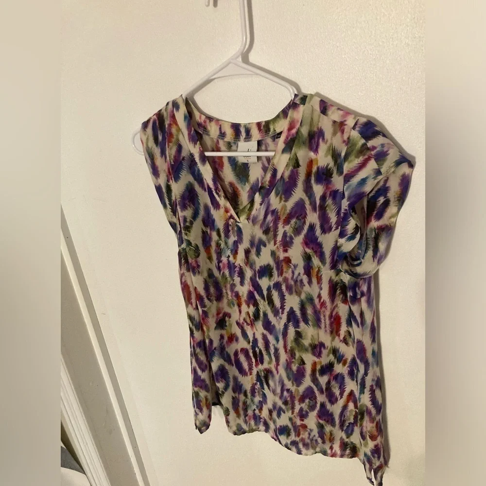 Cabi animal print short sleeve blouse in size small. Adorable shirt